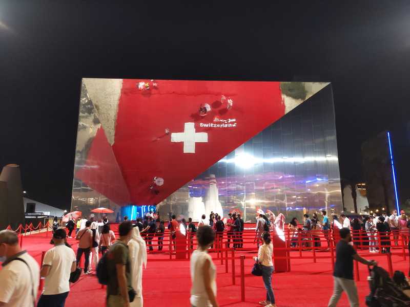 Ingenious use of the red carpet at the Swiss pavilion.